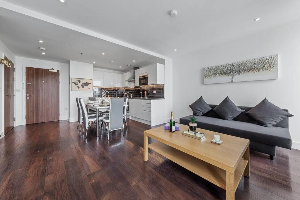 Beautiful Living Sleep 7 In London Bp34 Apartment Exterior photo
